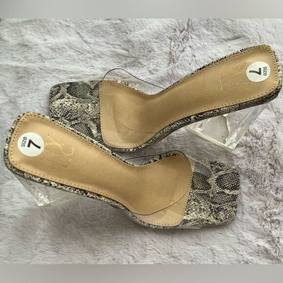 NEW YORK & COMPANY Heather Gray/Black Color Clear Block Heel Mules Size 7 - Picture 2 of 7